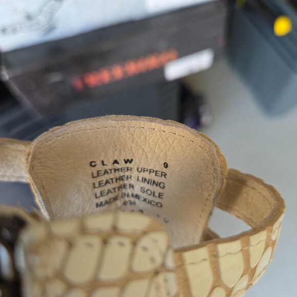 *Brand New* Freebird by Steven Claw White Snake Sandal, Size 9 - Picture 7 of 9